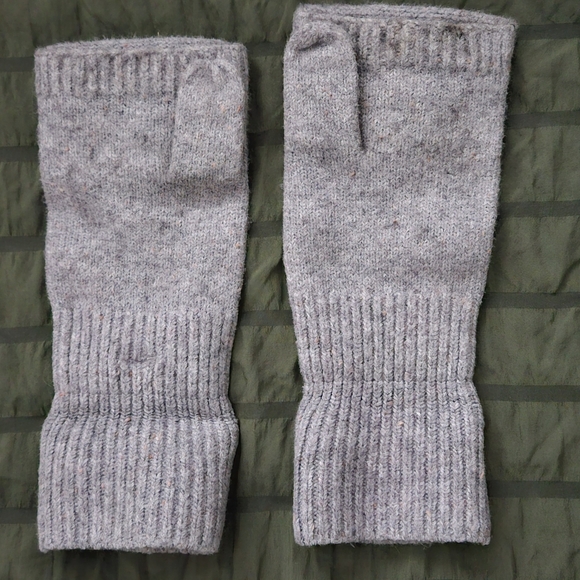 Target Universal Thread Gray Convertable Mittens - Picture 8 of 8
